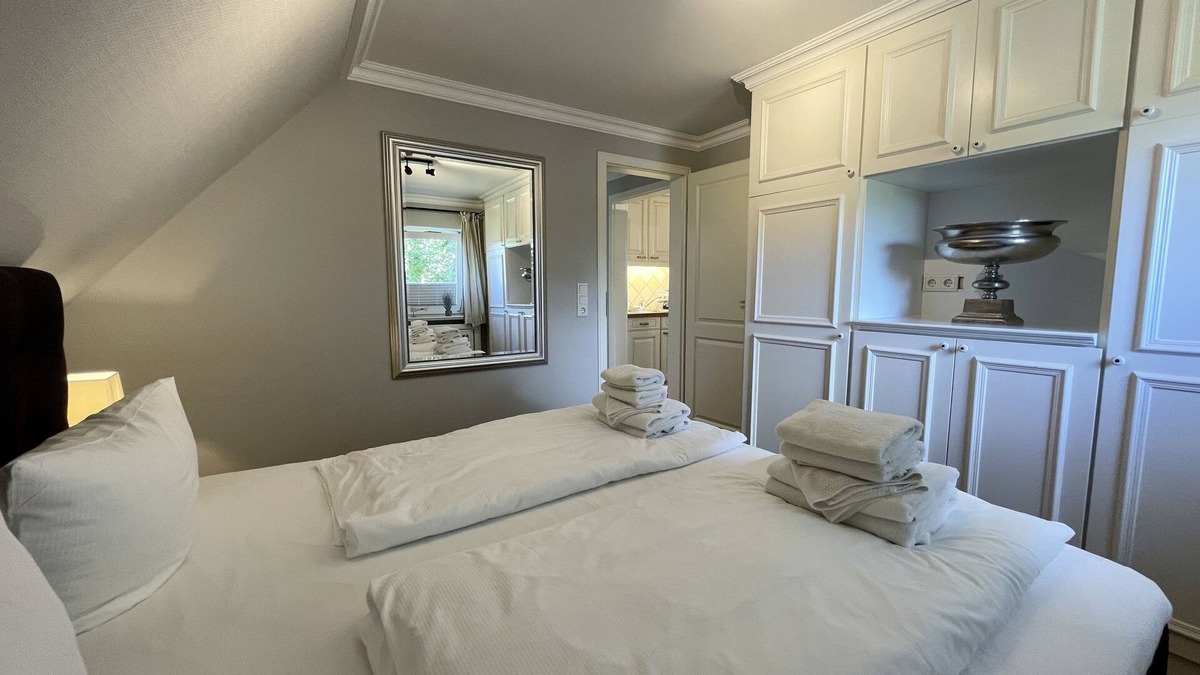 Kleinmorsum Apartment | Stilvoll Eingerichtete 60 qm Große Wohnung im Ersten OG mit Schlafcouch