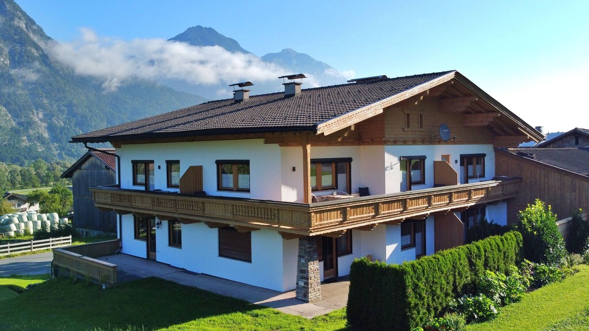 Buch in Tirol Apartment | Stilvolles Appartement Georgenberg im Herzen Tirols