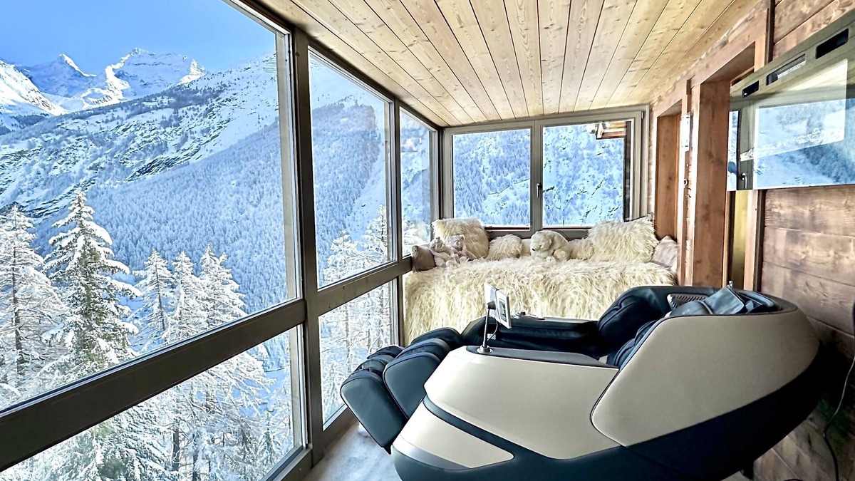 Saas-Fee Ski Chalet | Stirling Luxury Chalet Sauna Outdoor Hot Tub 4BR Glacier Views Spa & Ski