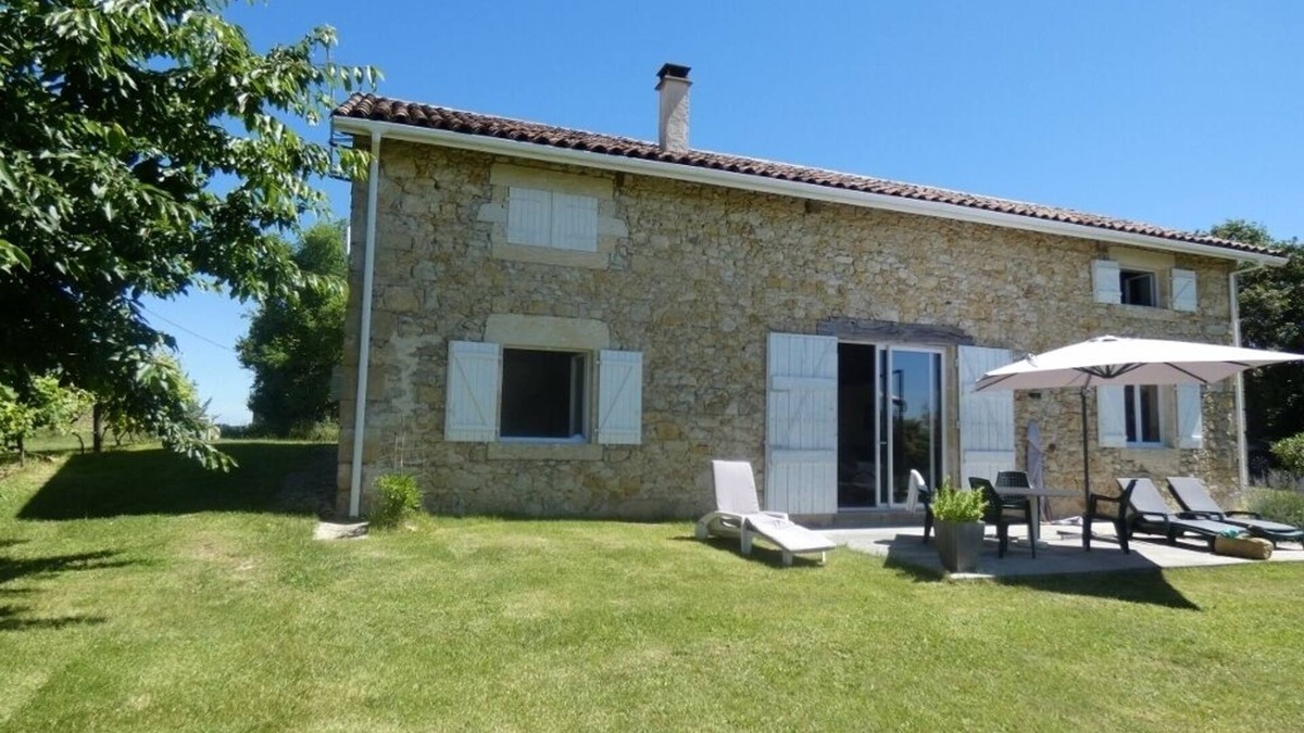 Larressingle House | Stone barn converted into gite near Condom in a quiet hamlet