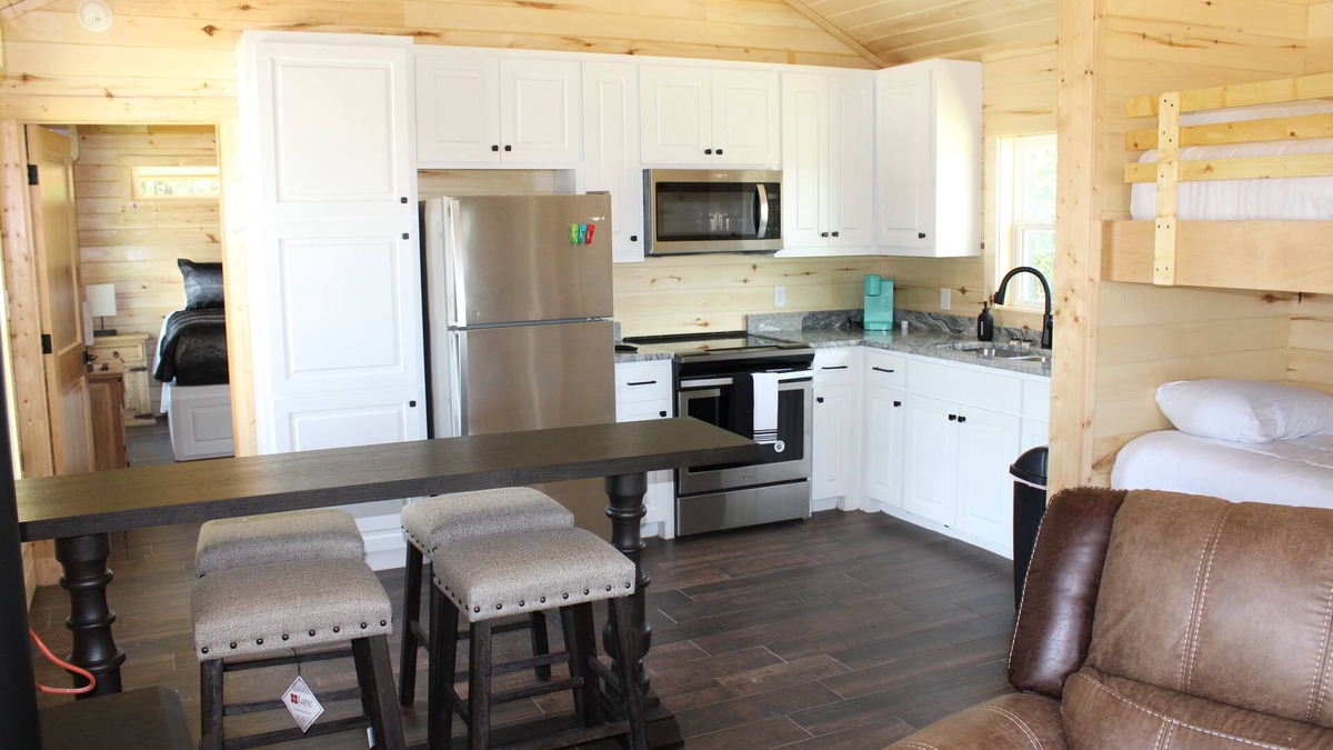 Shreveport Cabin | Stone Cabin with Hot Tub & Spectacular View at God's Country Resort