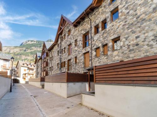 Benasque Apartment | Stone Chalet near Benasque and Scenic Lake