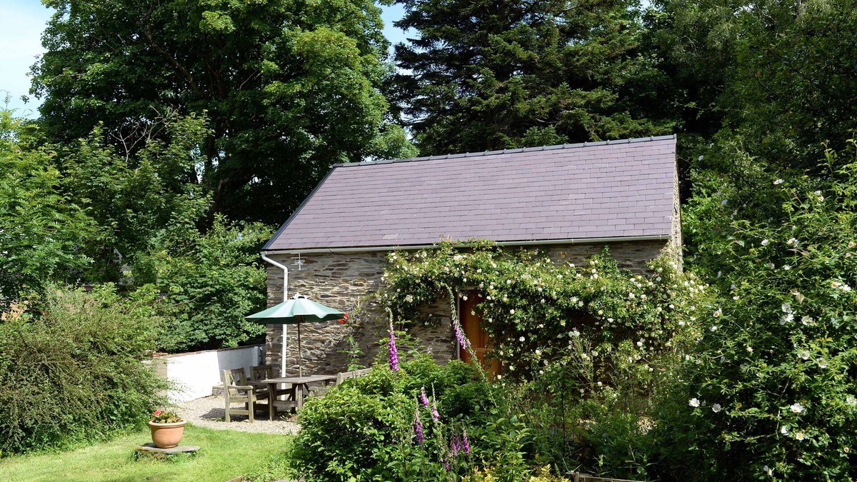 Eglwyswrw Cottage | Stone Cottage with 2 acres in National Park near Beaches sleeps 4