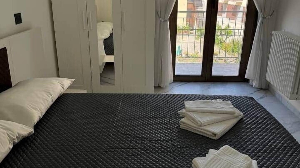 Borgo Roma Apartment | Stone Flower 2