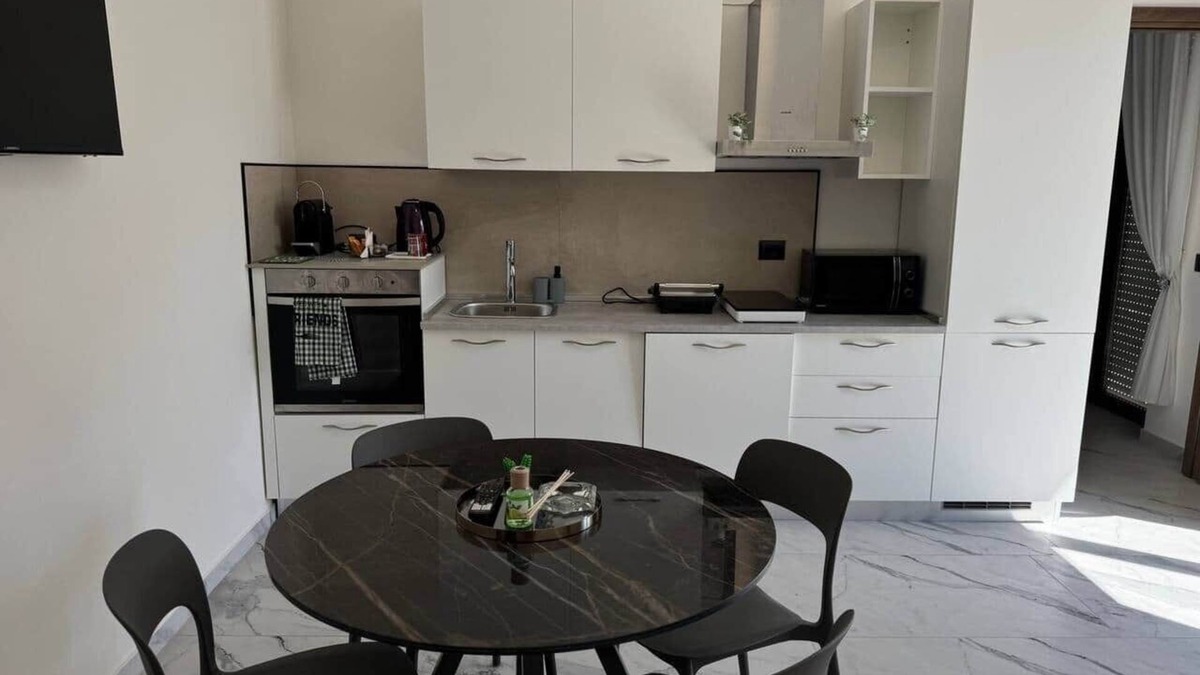 Borgo Roma Apartment | Stone Flower 3