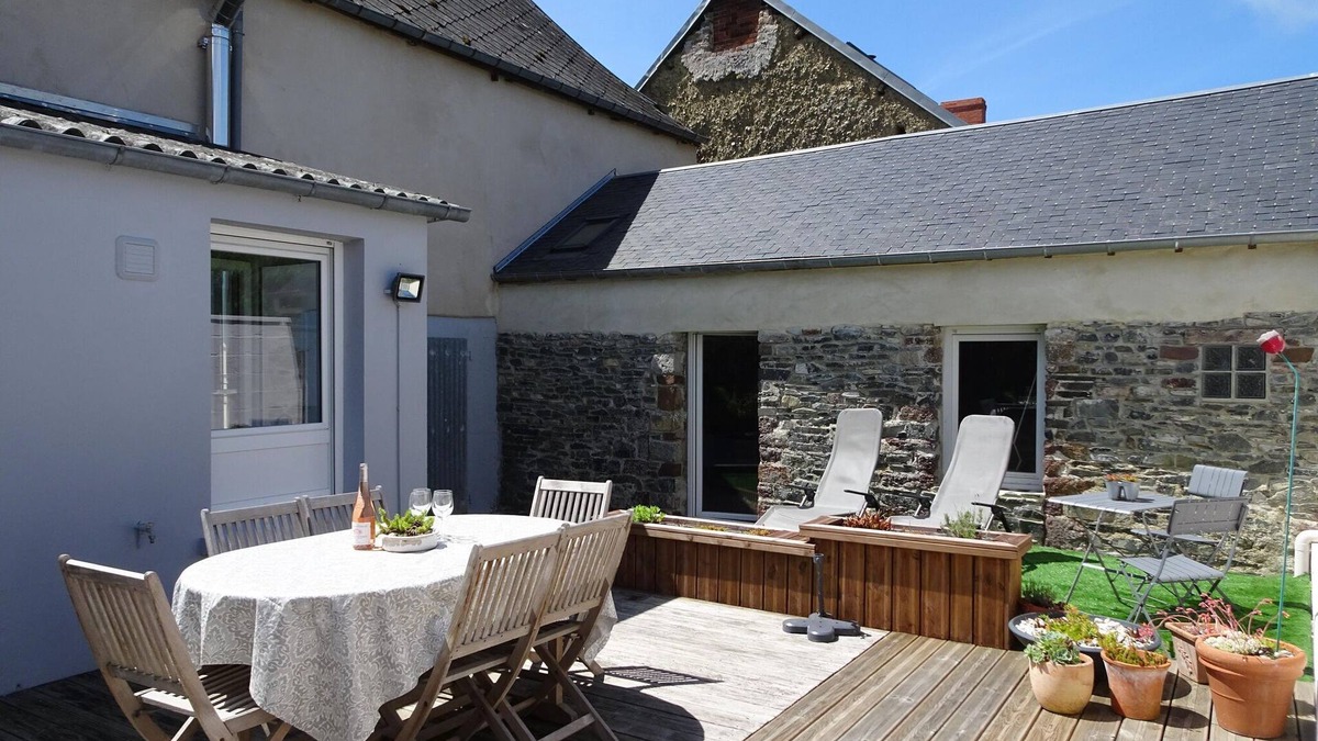 Bricqueville-sur-Mer House | Stone House in Bricqueville near Sandy Beach