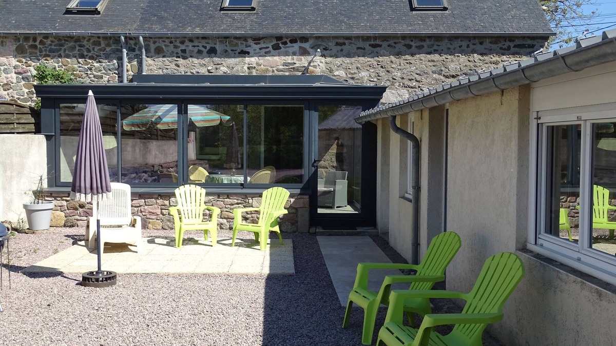 Plurien Cottage | Stone house, 800m2 wooded park, 5 mn from the beach. Bed linen provided