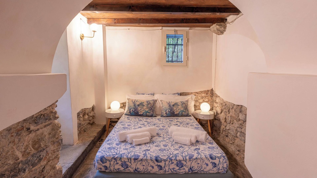 La Spezia Apartment | Stone house at the foot of the Cinque terre park.