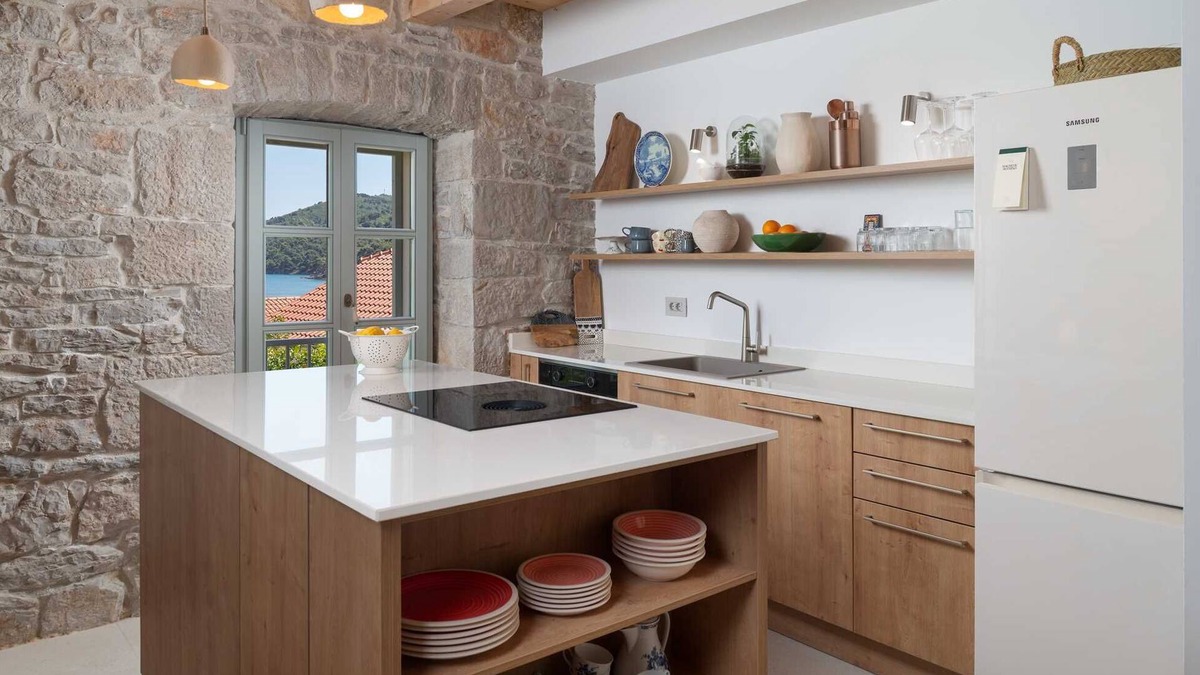 Bozava Villa | Stone house Casa Lumina