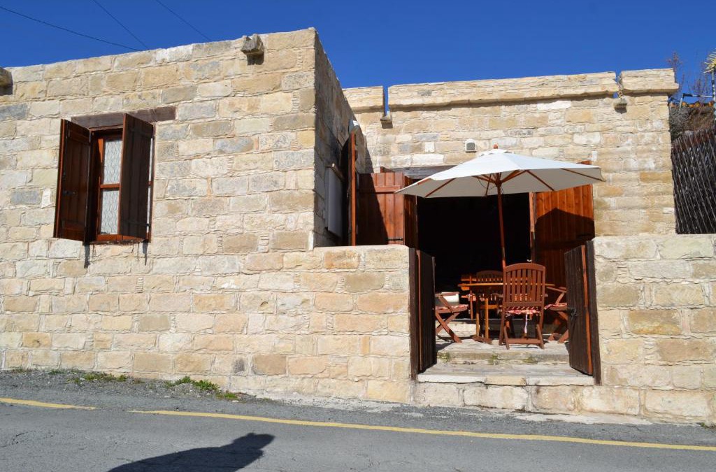 Apsiou House | Stone House