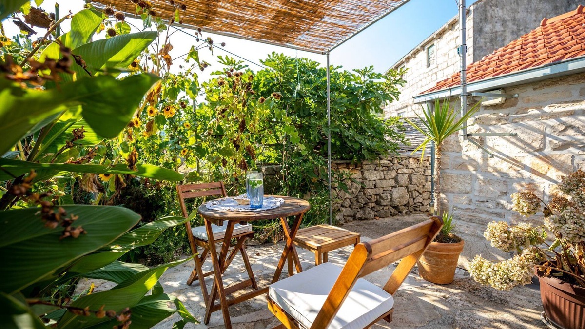 Zrnovo House | Stone House Harmony