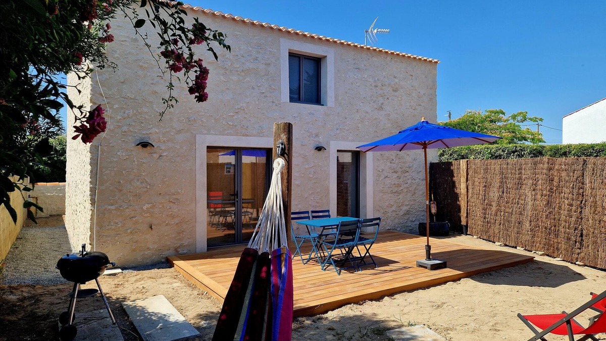 La Gueriniere House | Stone house, Ile de Noirmoutier, fully restored, 200m from the sea