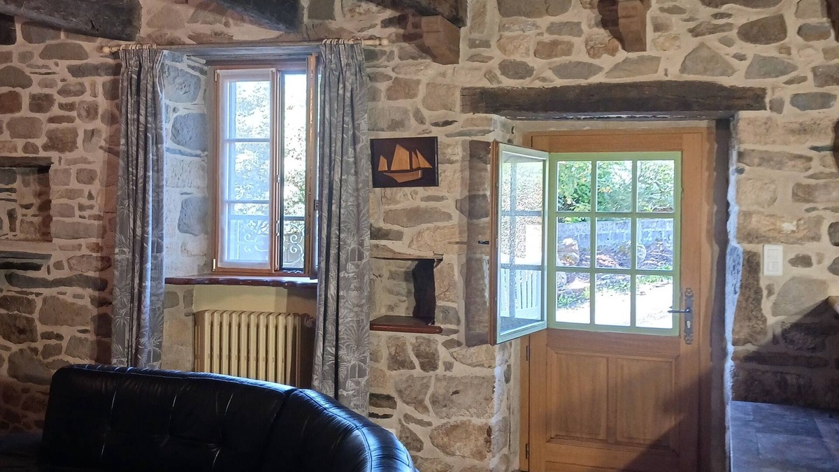 Le Faou House | Stone house in Le Faou, within walking distance of town center and amenities.
