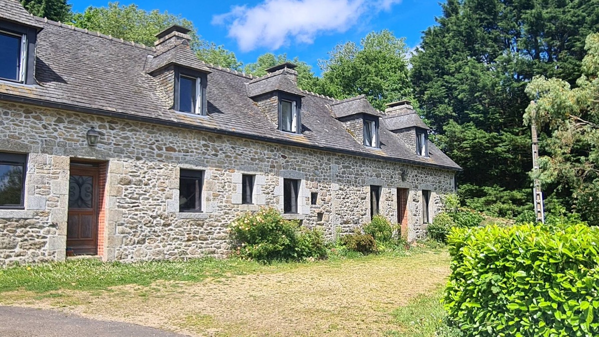 Mael-Pestivien House | STONE HOUSE IN THE COUNTRYSIDE, SET IN A HUGE GARDEN