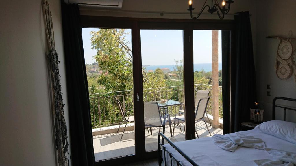 Nea Potidaia Apartment | Stone house with seaview