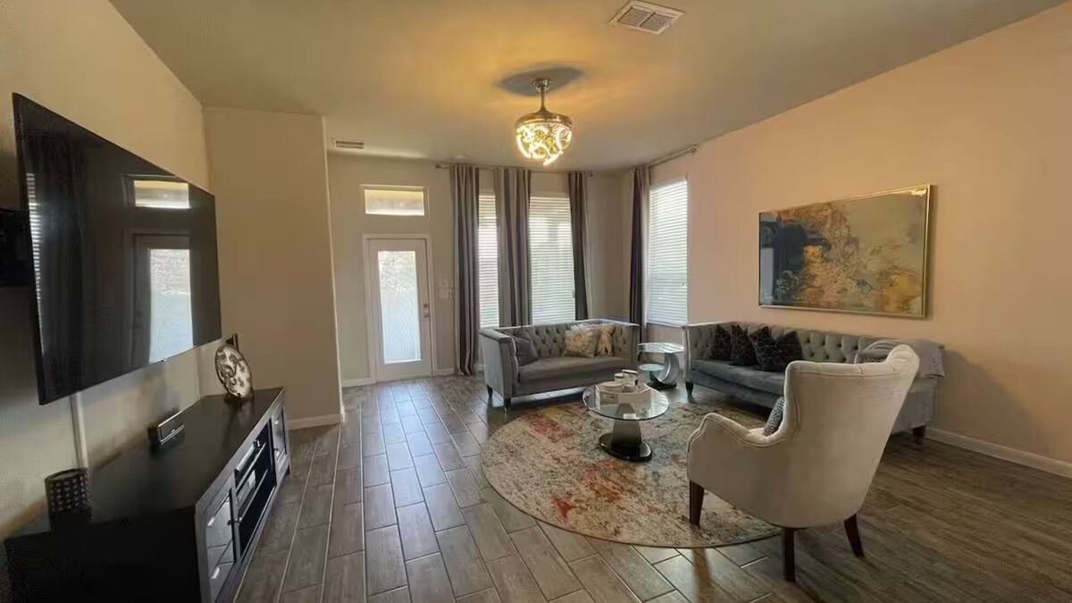 Wetmore House | Stone Oak Home Near JW Marriot