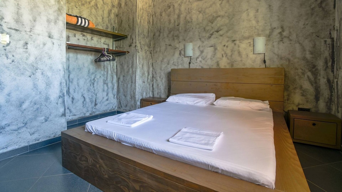 Zeljeznica Apartment | Stone Studio Flat 10 min to Beach in Bar