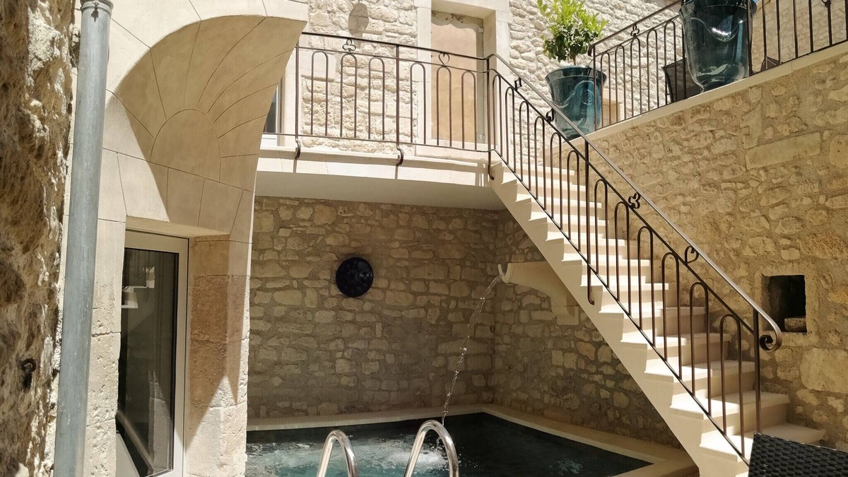 Saint-Restitut Ski Chalet | Stone village house with pool, Saint-Restitut – Drôme Provençale