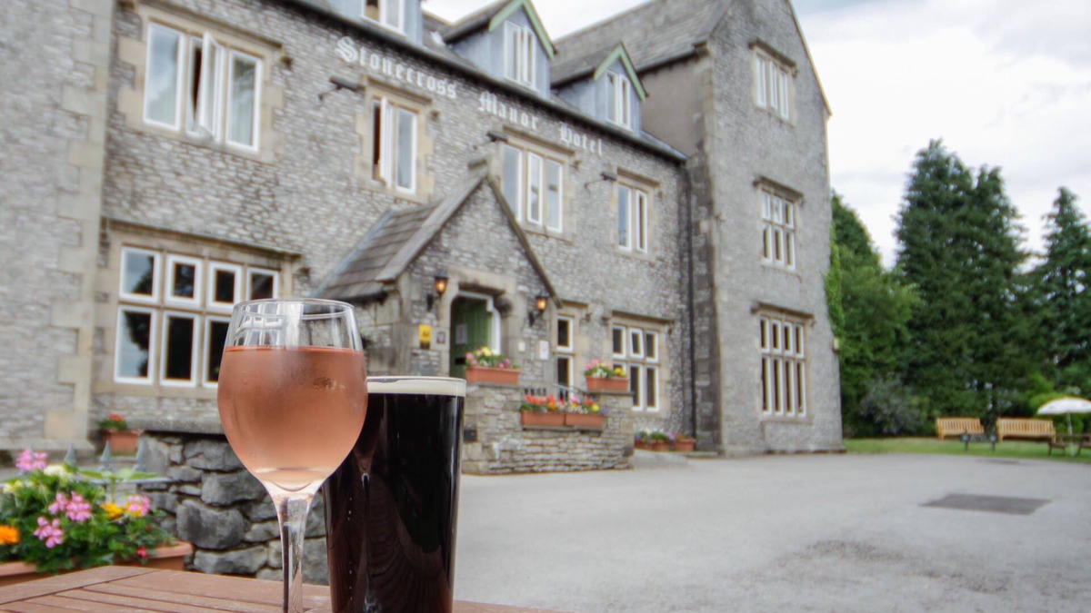 Kendal Hotel | Stonecross Manor Hotel