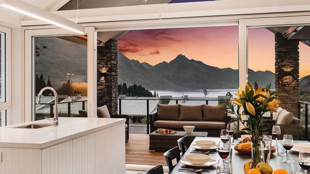Queenstown City Centre Villa | Stonehill Villa - 5 Bed