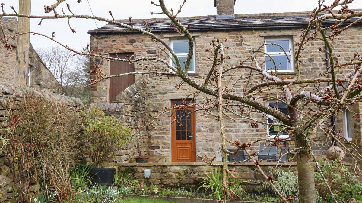 Muker Cottage | STONELEIGH COTTAGE, family friendly, with a garden in Muker