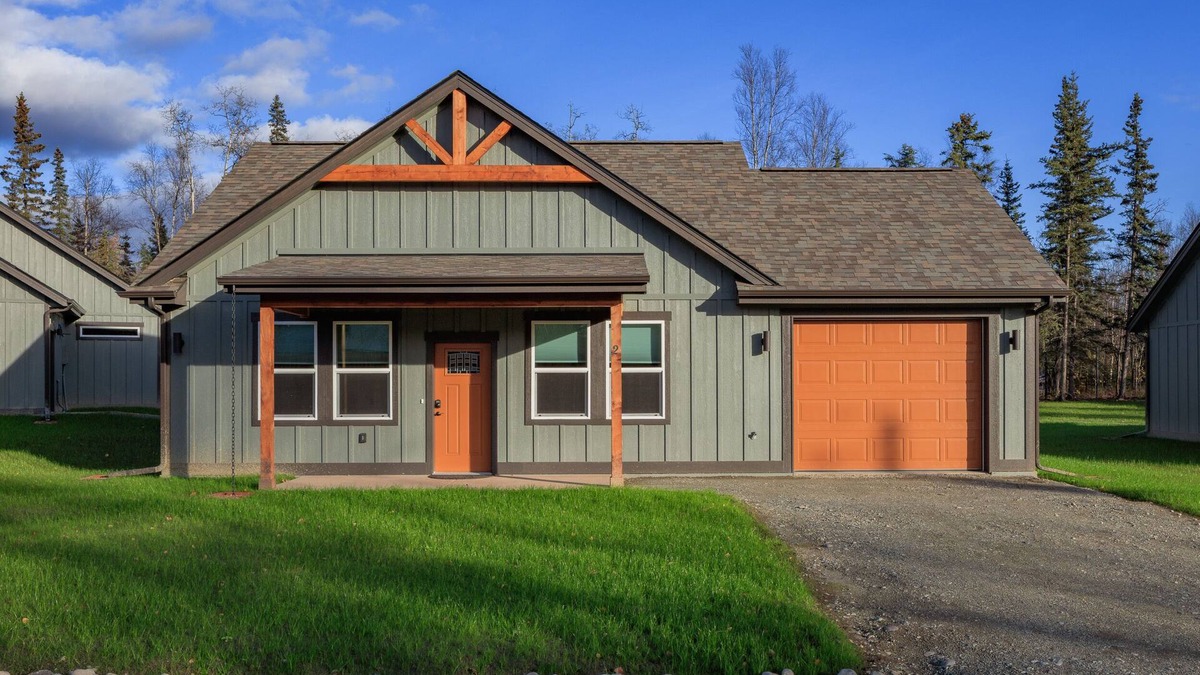 Wasilla Cottage | Stoneridge Place Cottage #3 - Vacation or Executive Retreat 2BR 2BA Garage!