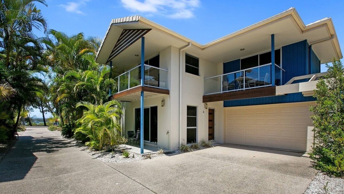 Tin Can Bay House | Stones throw from the waterfront