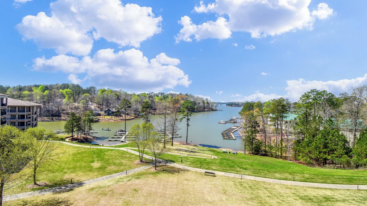 Dadeville Apartment | Stoneview Lakeside Dreams, 3BR Stillwaters Lake Condo