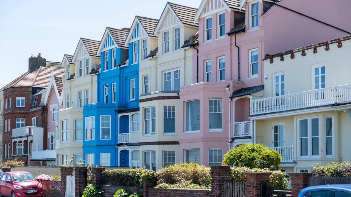 Aldeburgh Apartment | Stoney Beach - sleeps 12 guests in 5 bedrooms