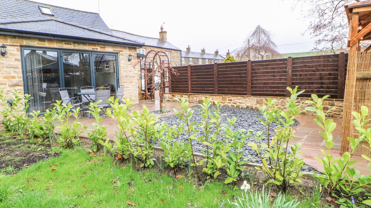 Greenhead Cottage | STONEY WALL, romantic, with hot tub in Haltwhistle