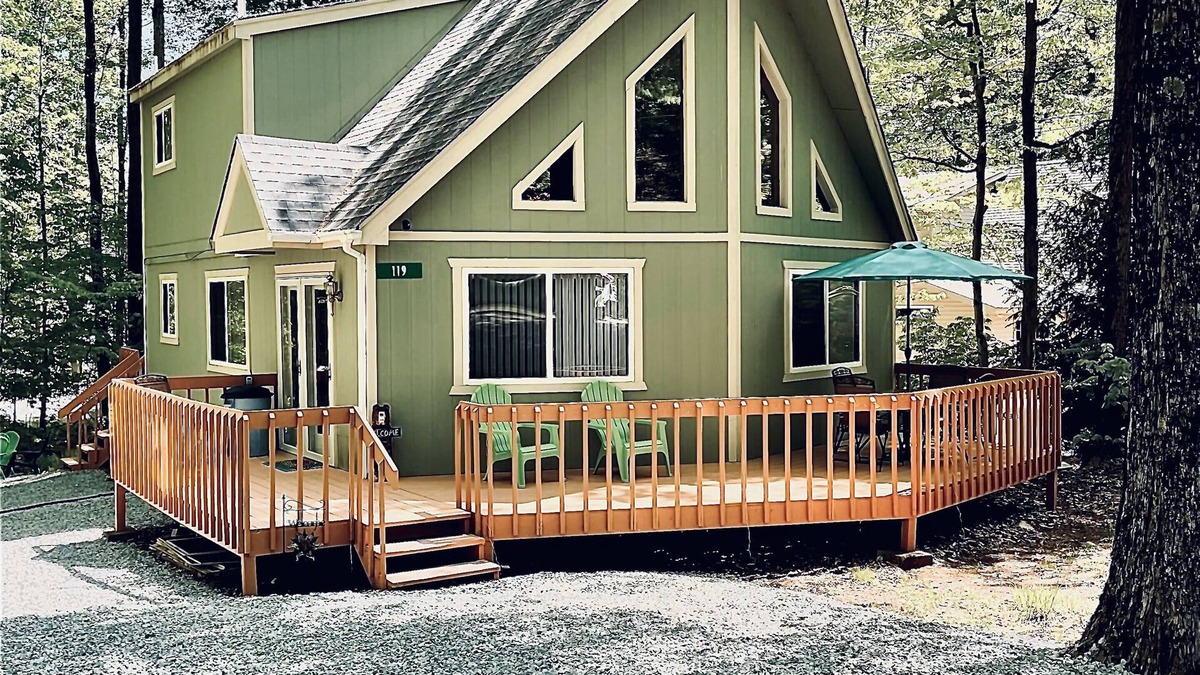 Pocono Lake House | STOP SCROLLING & CHECK OUT OUR REVIEWS. NO ADDITIONAL FEES TO ENTER COMMUNITY