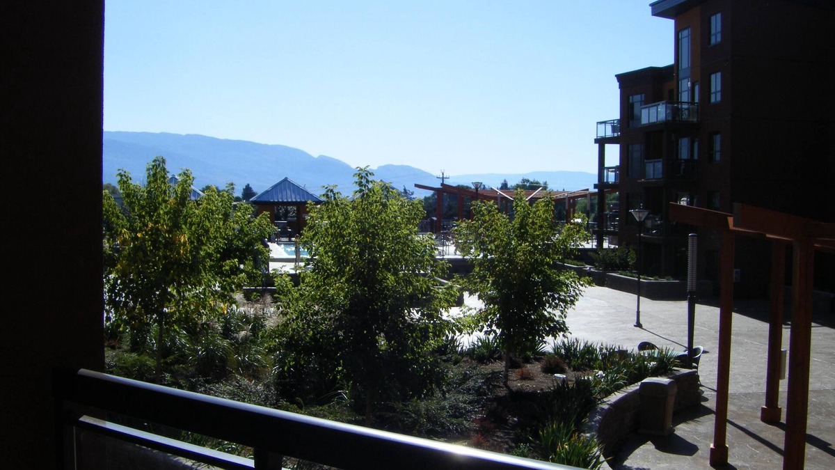 South Pandosy Condo | Stop Searching! Beautiful Suite @ Playa Del Sol - Now's The Time To Book! 2023