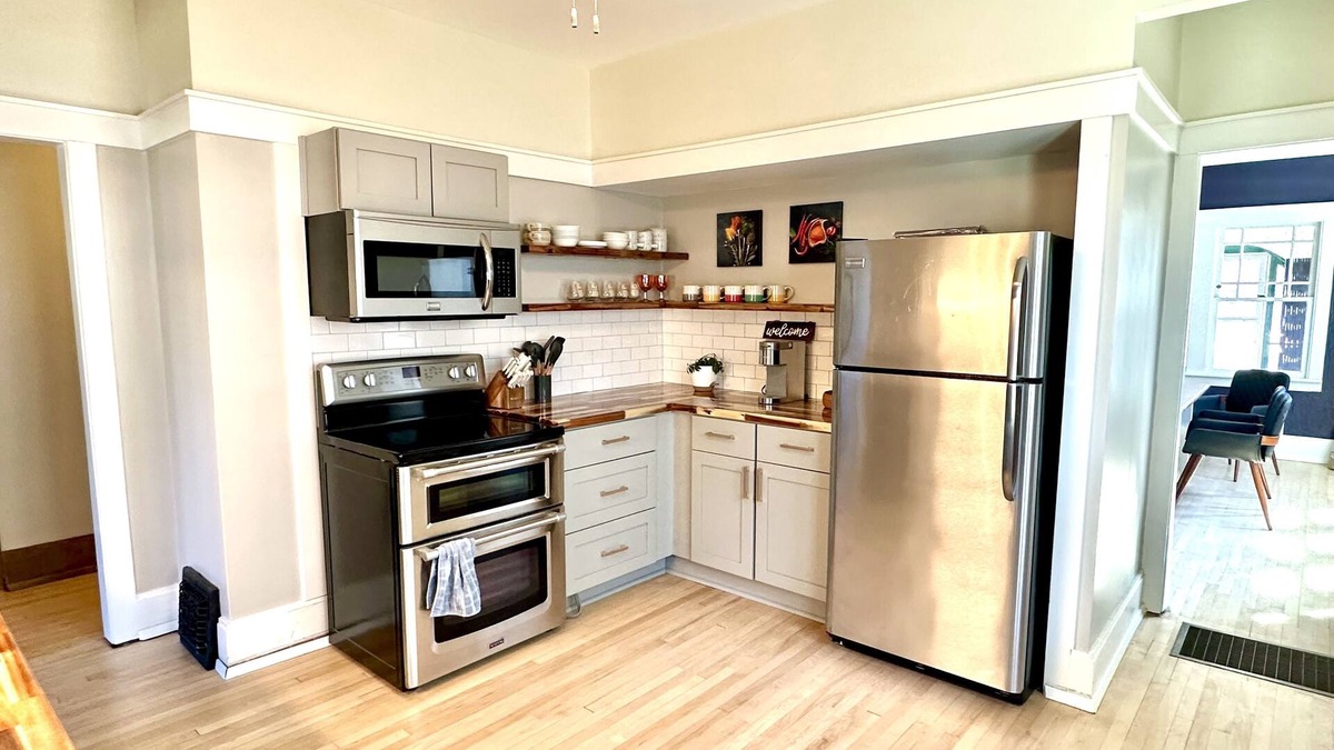 Milwaukee House | Story Hill Bungalow walking distance to ballpark