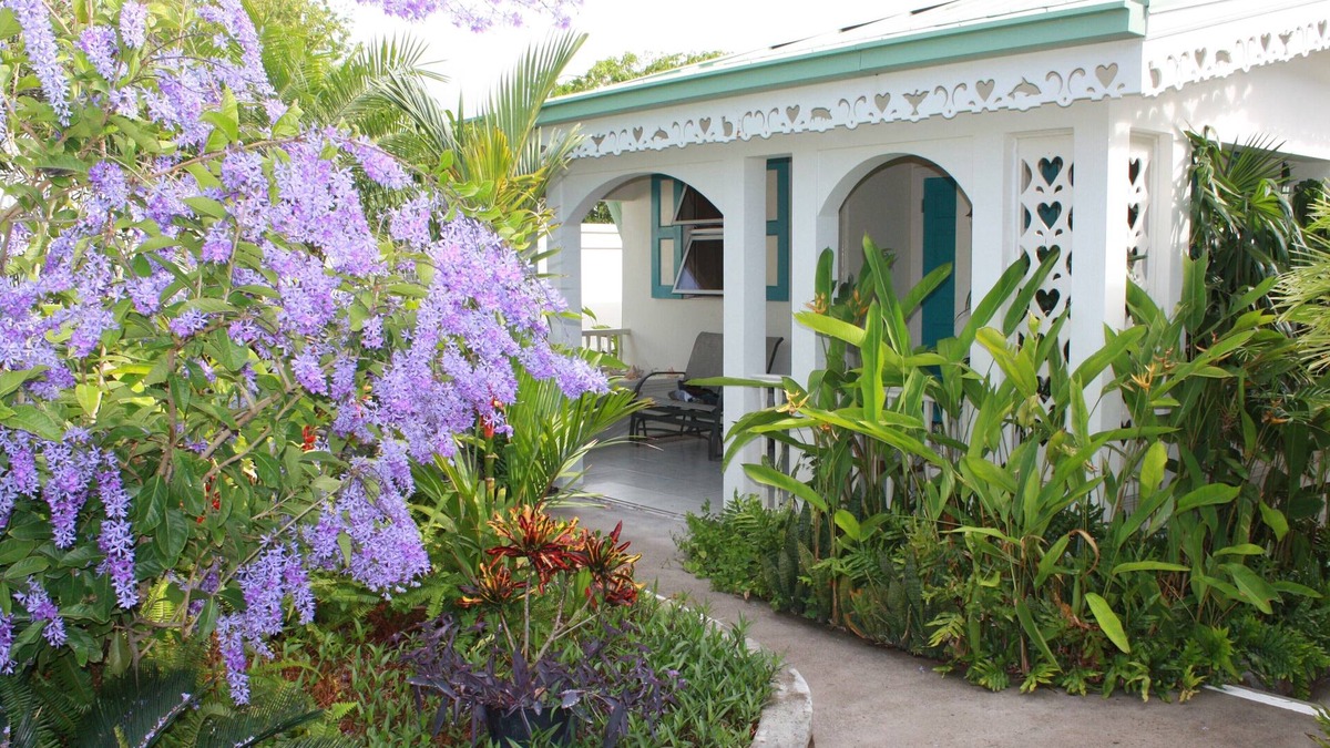 Oualie Bay Cottage | Storybook Cottage at Eden Villa - Private pool - jeep included