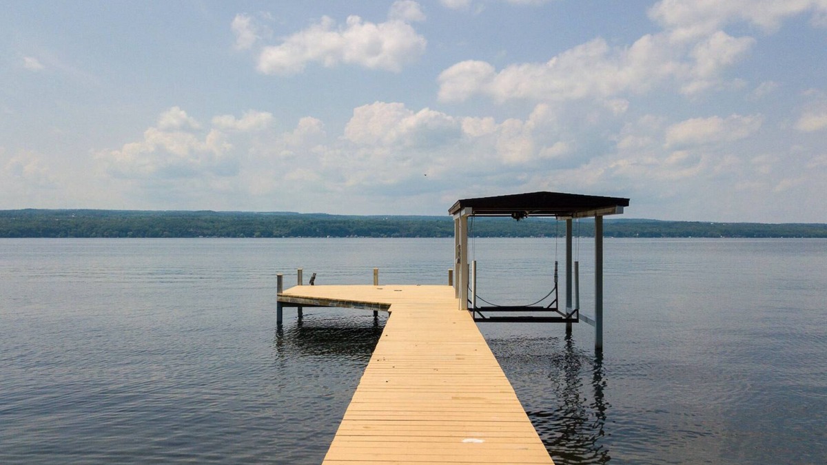 Valois Cottage | Stowaway - A Private Lakefront Experience With Over 100ft Of Shoreline!