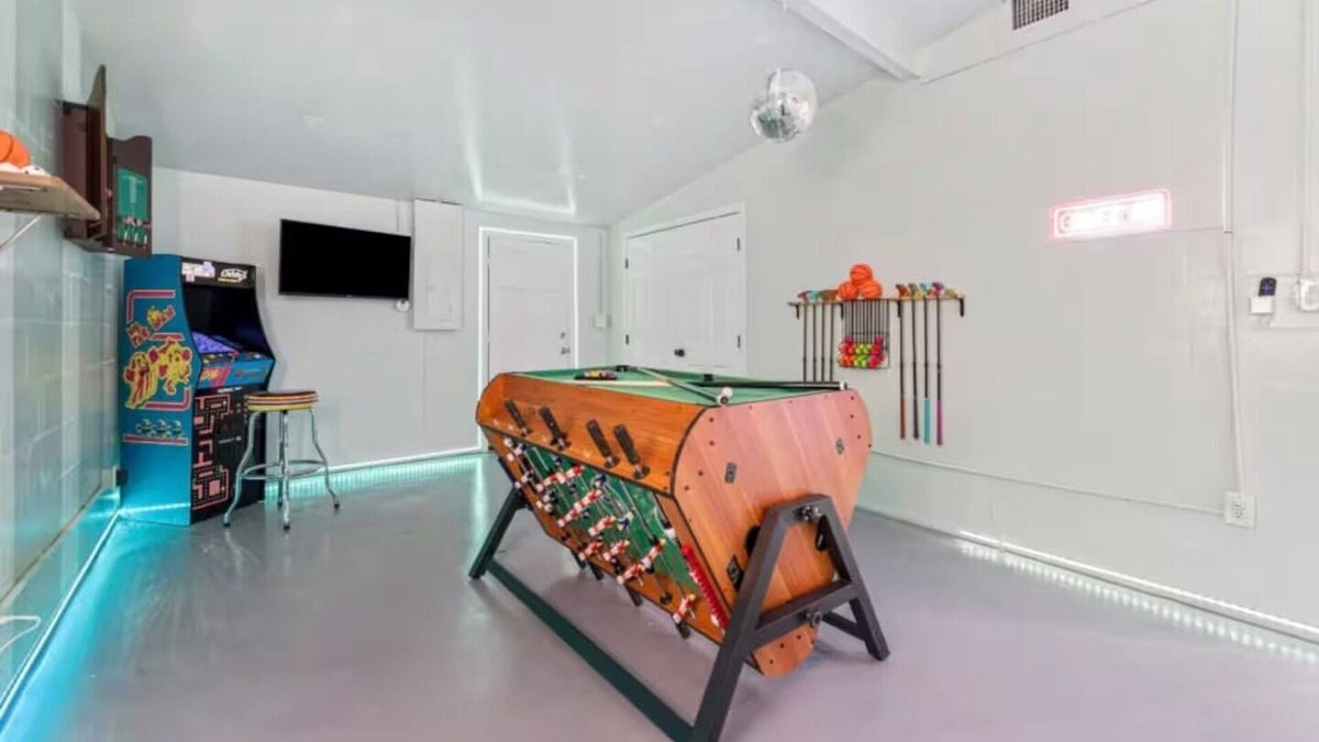 St. Petersburg - Clearwater House | StPeteBeachBungalow-SltPool/golf/gameroom-Slps 10