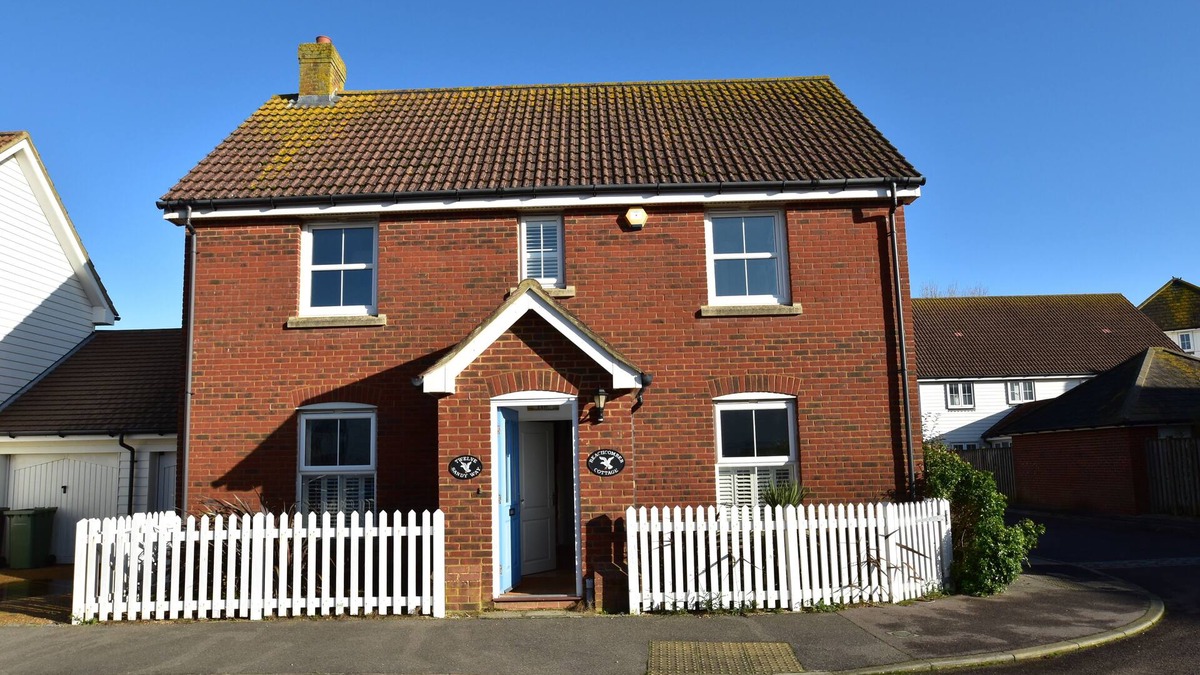 Camber House | Strand House- family & dog friendly cottage in the village of Camber, Near Rye