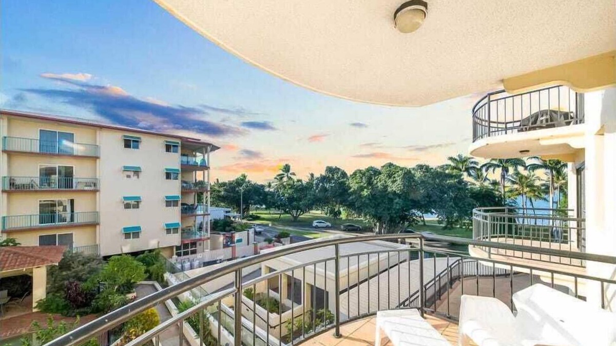 North Ward Apartment | Strand Park OceanFront Apt*Spacious 1 bedroom*POOL