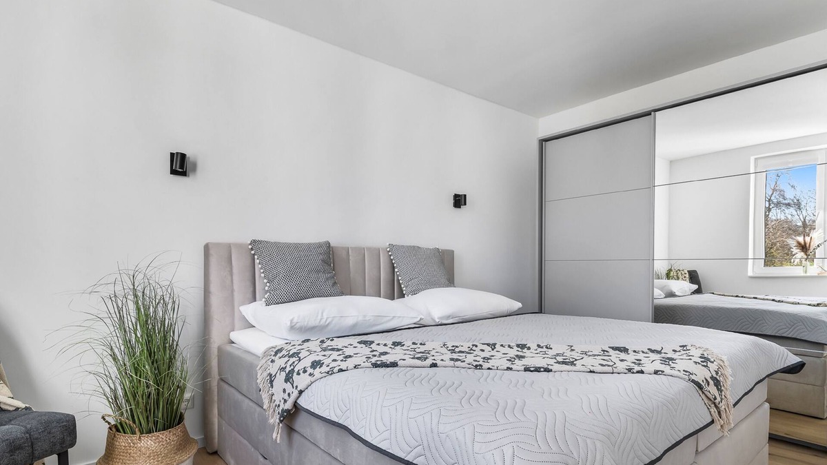Gelting Apartment | Strandleben - upper floor, bathroom with shower, TV, parking space, terrace, barbecue, garden furniture,