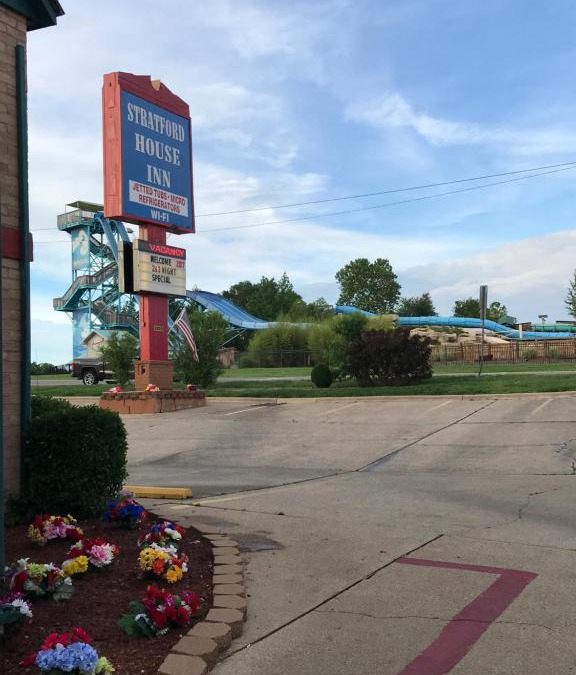 Branson Theater District Hotel | Stratford House Inn