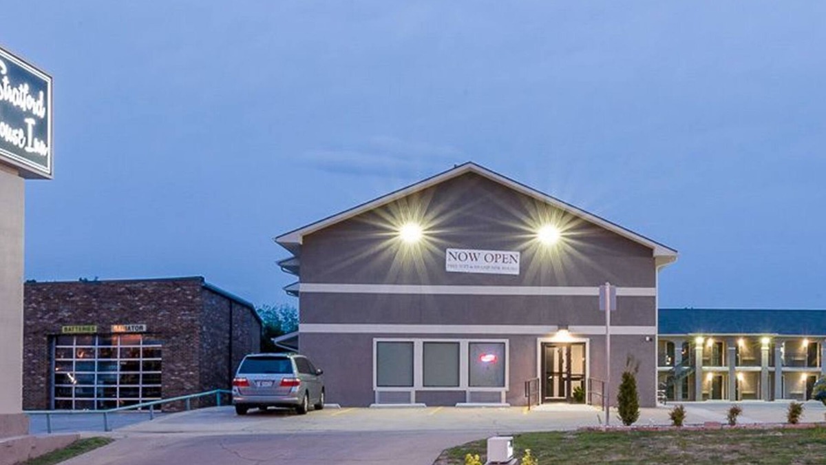 Edmond Hotel | Stratford House Inns - Edmond