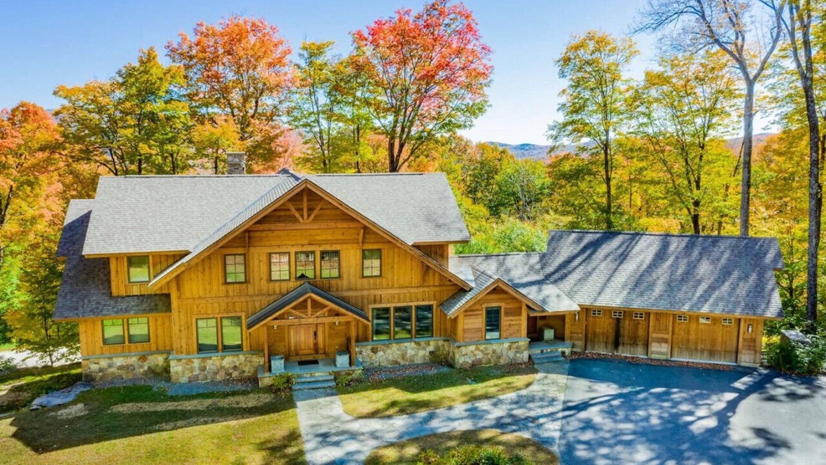 Stratton Mountain House | Stratton's Beechwood Ridge 6 Bedrooms & Hot Tub