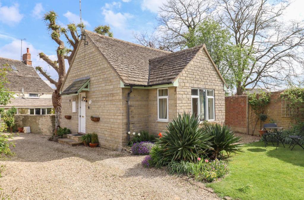 Cricklade House | Straw Cottage