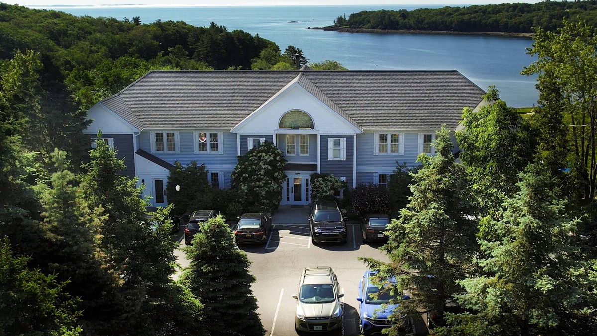 Glen Cove Hotel | Strawberry Hill Seaside Inn