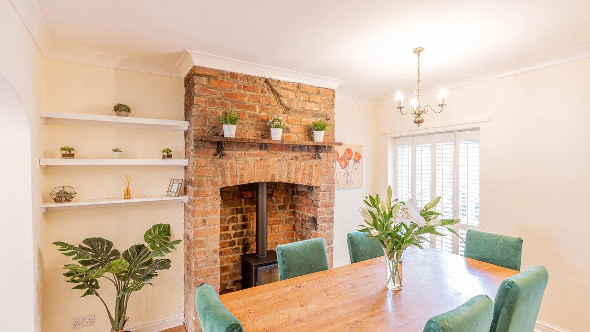 Harrogate House | Strayside Cottage Harrogate. Dog friendly. 5 min walk hospital. 15 min walk town