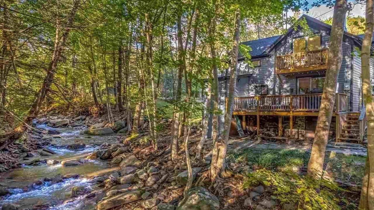 Chichester Cottage | Stream Come True! Ski, hike, spa, flow, relax.