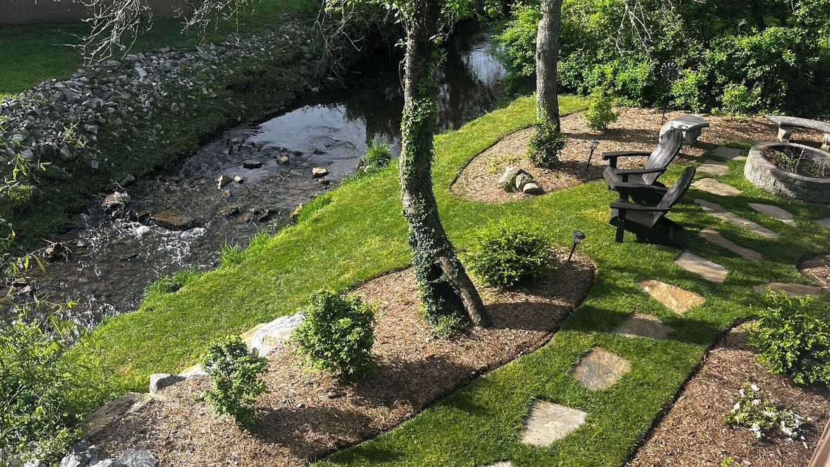 Blowing Rock House | Stream.Firepit.Downtown Blowing Rock. Newly renovated. Cozy!