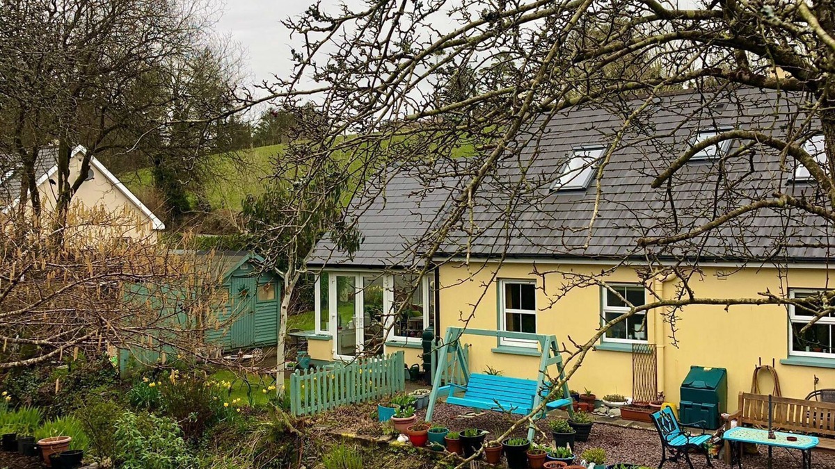 Caheragh House | Streamside cottage on the Wild Atlantic Way with WiFi & Parking