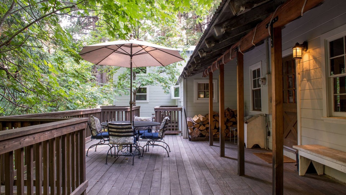 Sierra City House | Streamside deck and relaxing Sierra home