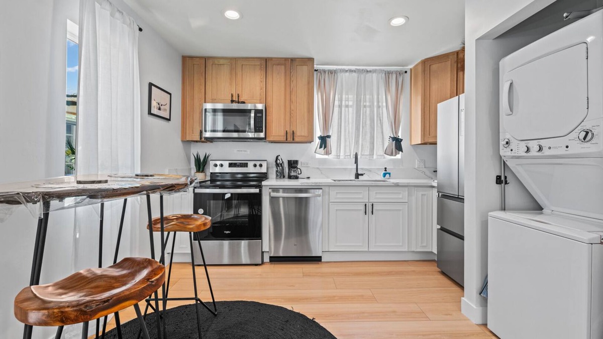 San Marcos House | Strict No Parties, New Modern Clean Cozy Home